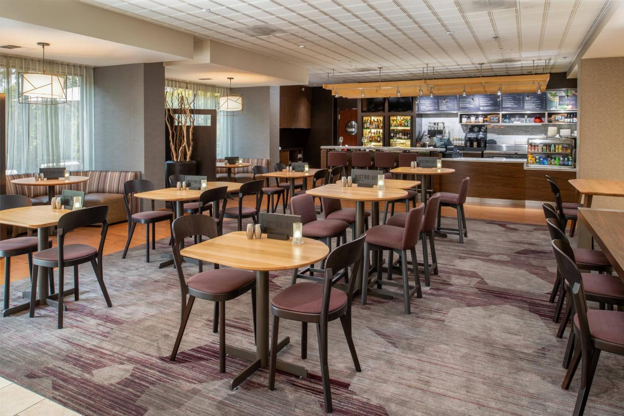 Courtyard By Marriott Airport Hotel Portland