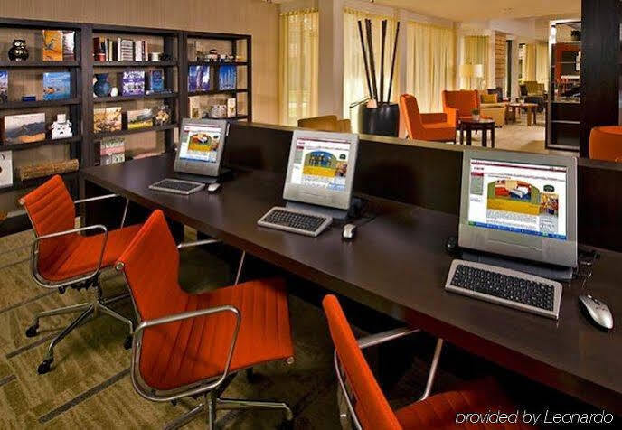 Hotel Courtyard By Marriott Airport 3*