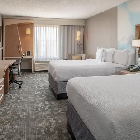 Courtyard By Marriott Portland Airport Hotel Exterior photo
