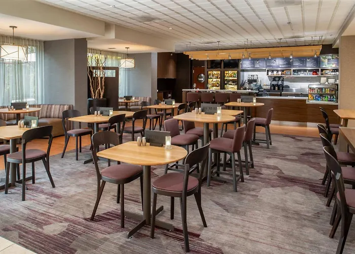 Courtyard By Marriott Portland Airport