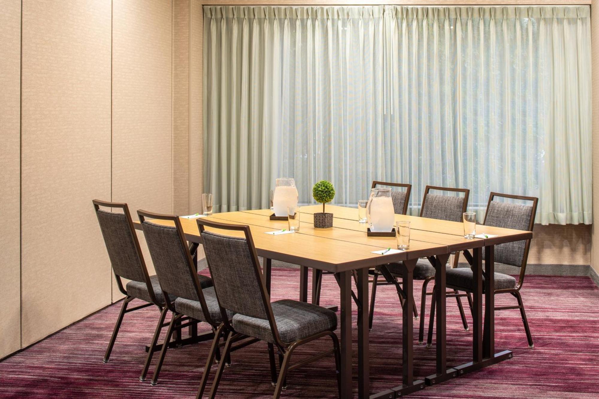 Courtyard By Marriott Airport Hotel 3*