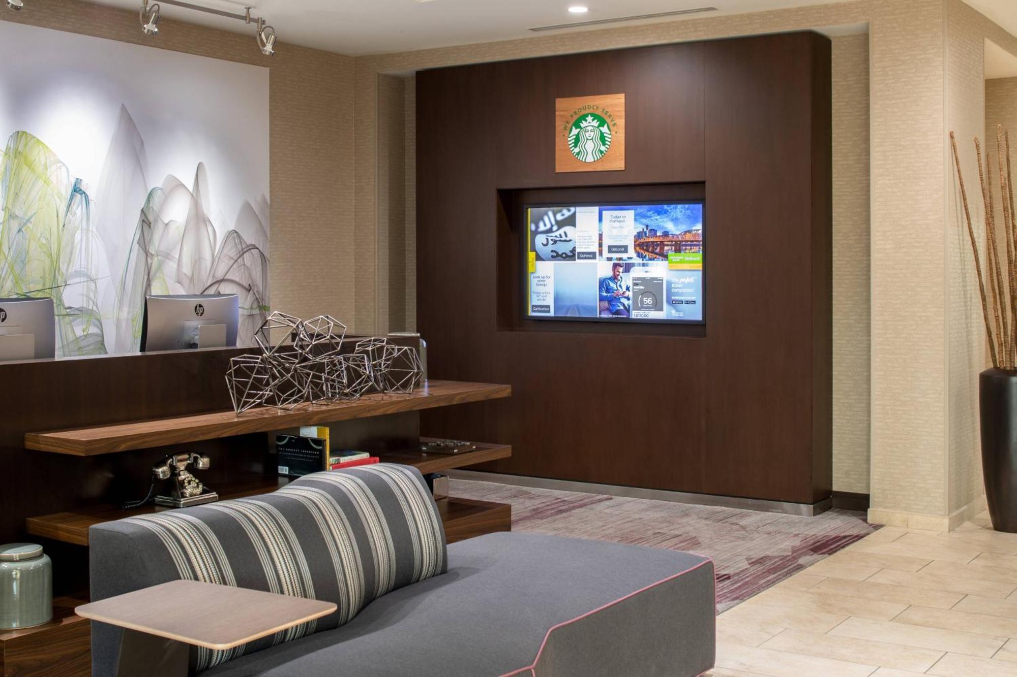 Courtyard By Marriott Airport Portland