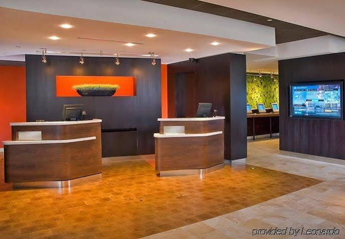Courtyard By Marriott Airport